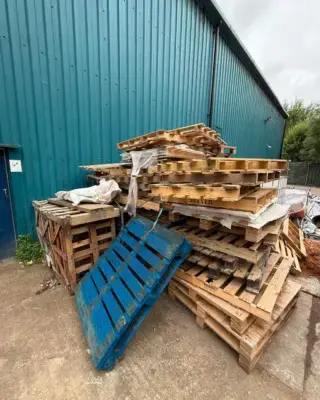 Around 70 different pallets available, all free to collect from our unit in Coatbridge. If anyone can make use of them, give us a message 👍